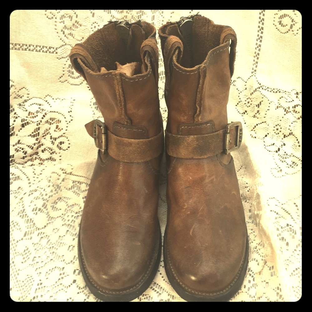 Hardly worn brown, ankle high, zip up, Frye boots